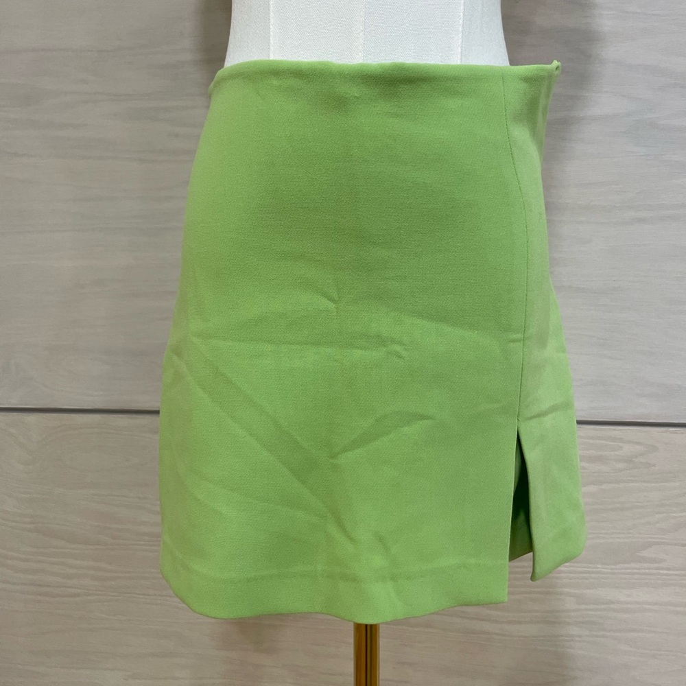 Zara High-Waisted Apple Green Slit Mini Skort (Size XS)